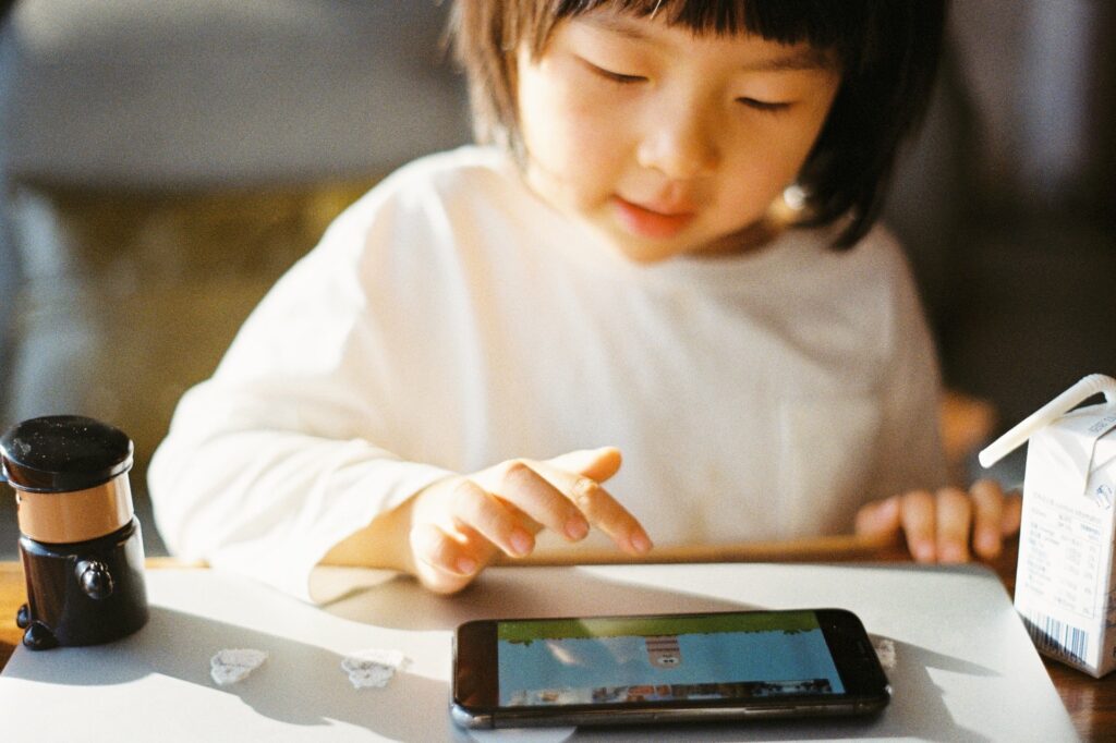 child using ipad