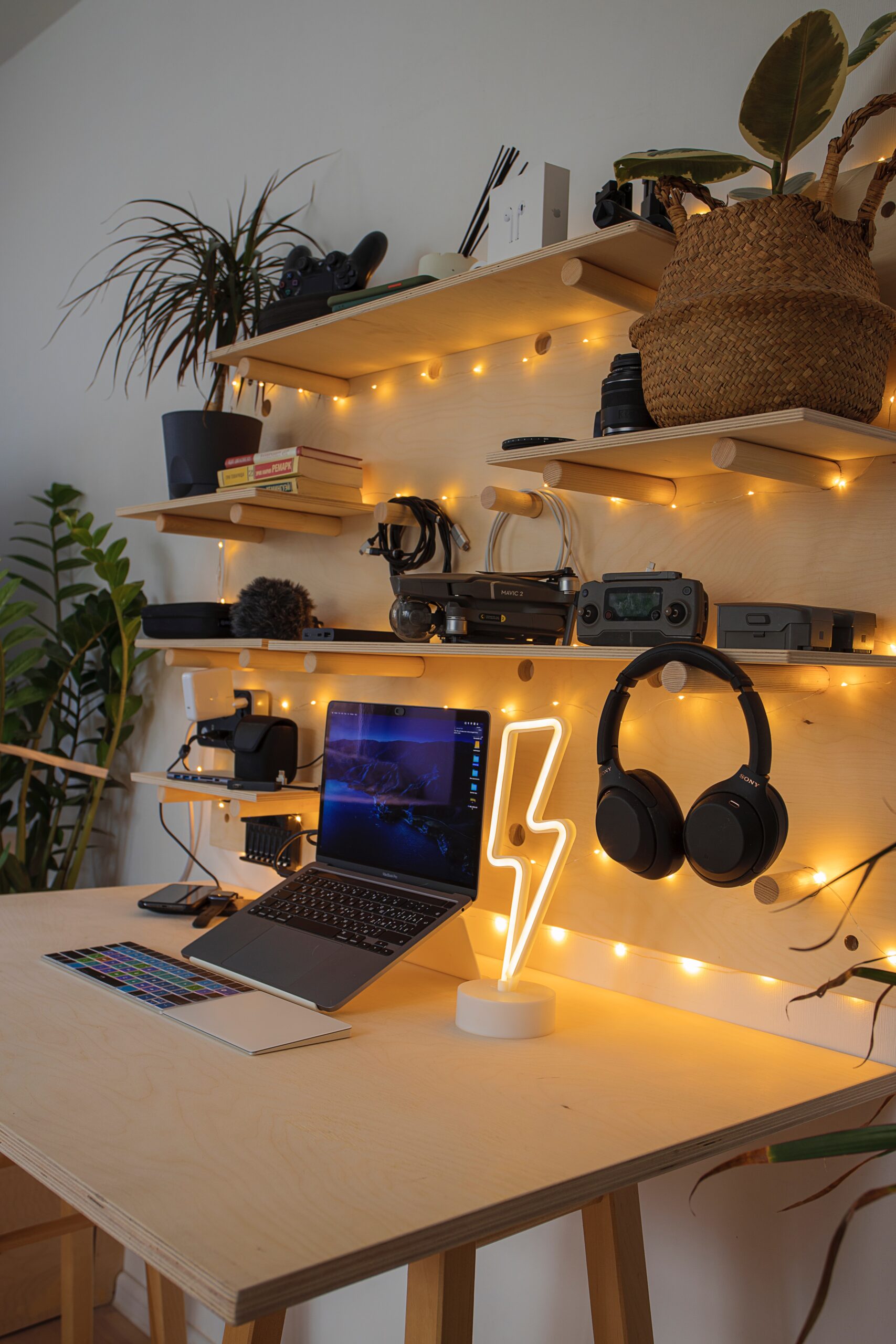 creative desk set up